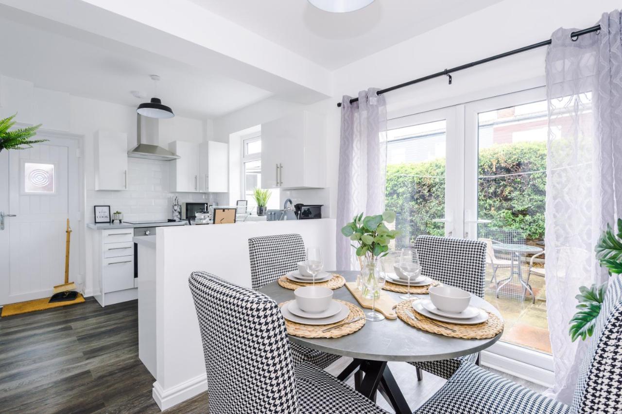Welcoming 3 Bed Home, 10 Mins From Chester Races And Zoo Saughall Extérieur photo