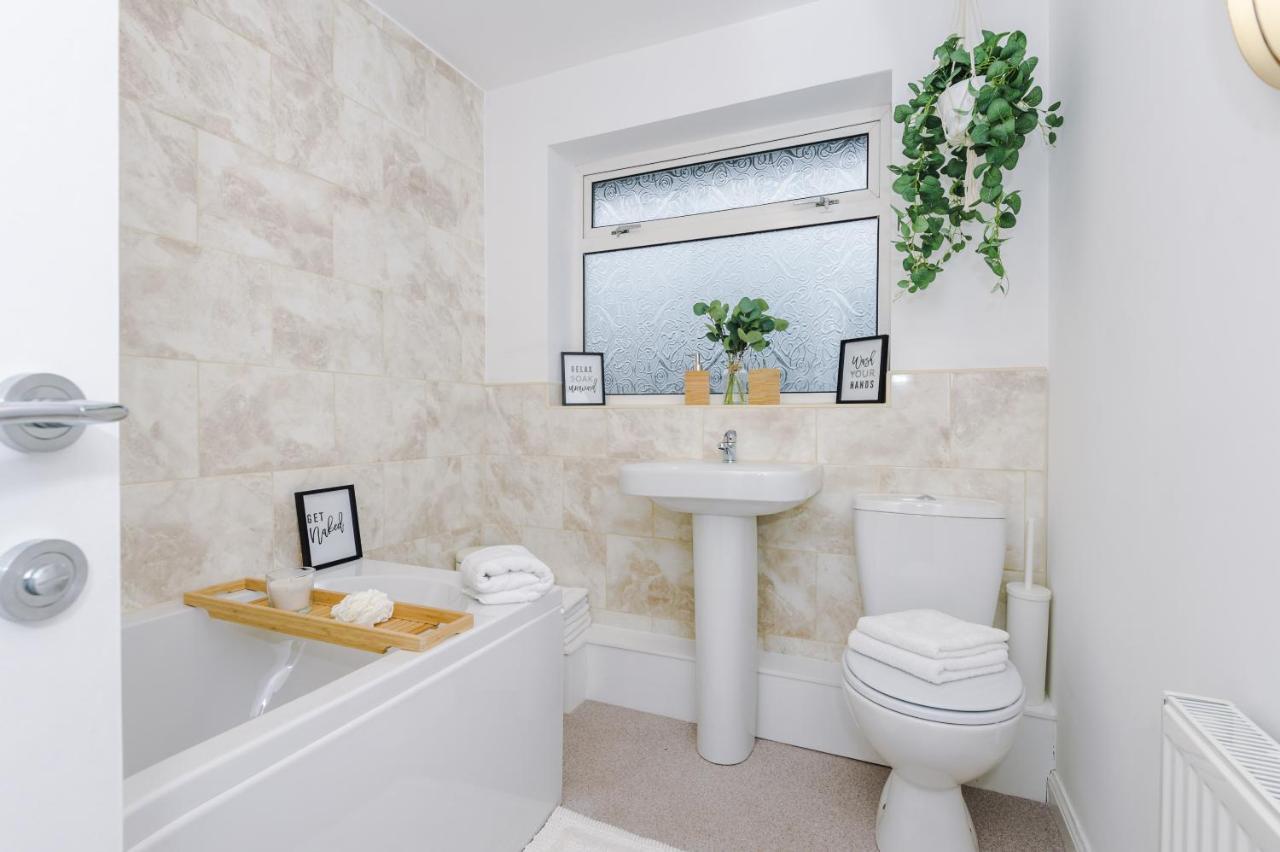Welcoming 3 Bed Home, 10 Mins From Chester Races And Zoo Saughall Extérieur photo